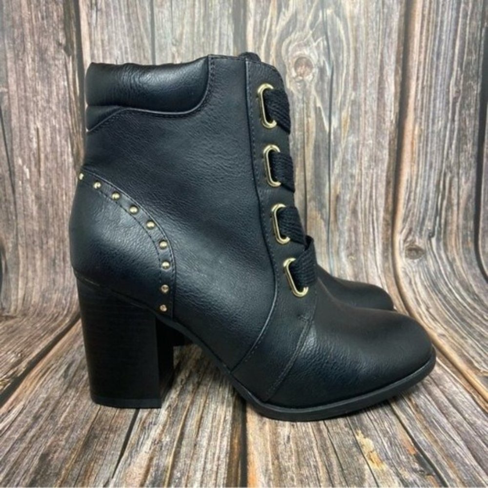 Kohl’s Women’s Size 7.5 Black Heeled Lace-Up Boots